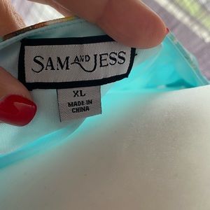 Brand New with Tags / Floral Blouse / si chef Waist / Very Flattering